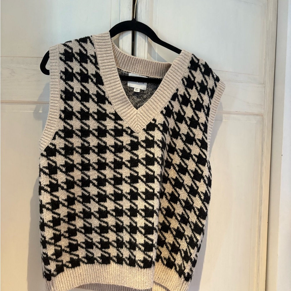 Houndstooth Patterned Sweater Vest - image 1